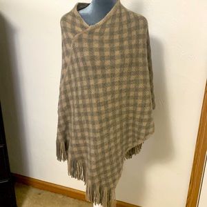 A gray and brown poncho one size